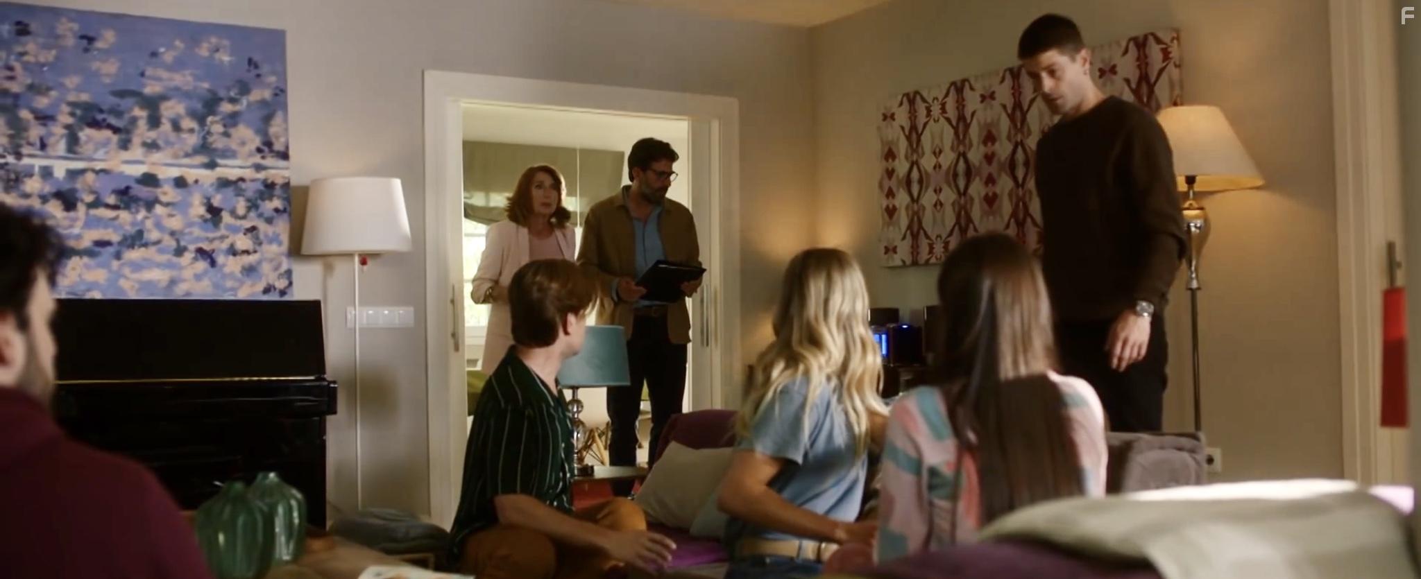 Antonio Garrido, Gracia Olayo, Maggie Garca, Luis Fernndez, Ana Fernndez, Daniel Avils, and Mario Marzo in Los Protegidos: El regreso (2021)