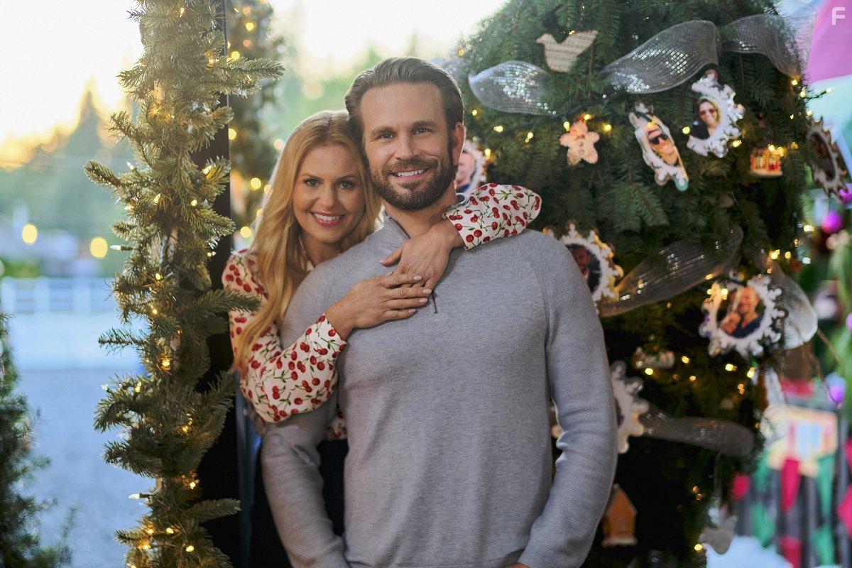 Candace Cameron Bure and John Brotherton in The Christmas Contest (2021)