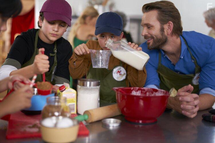 Daxton Gujral, Matteus Lunot, and John Brotherton in The Christmas Contest (2021)