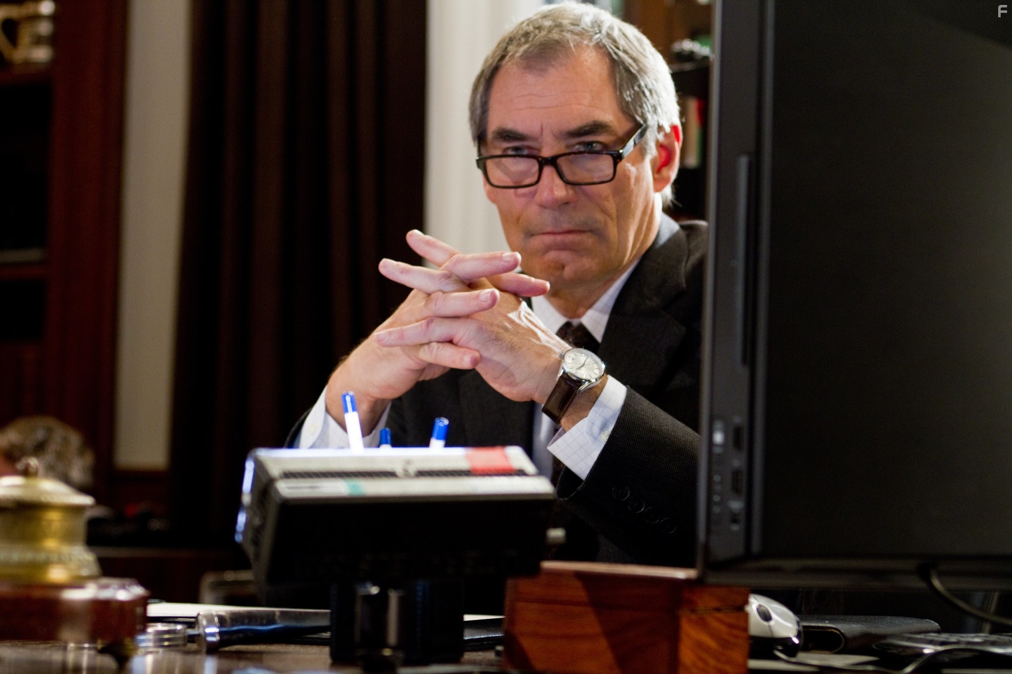 Timothy Dalton in Турист (2010)