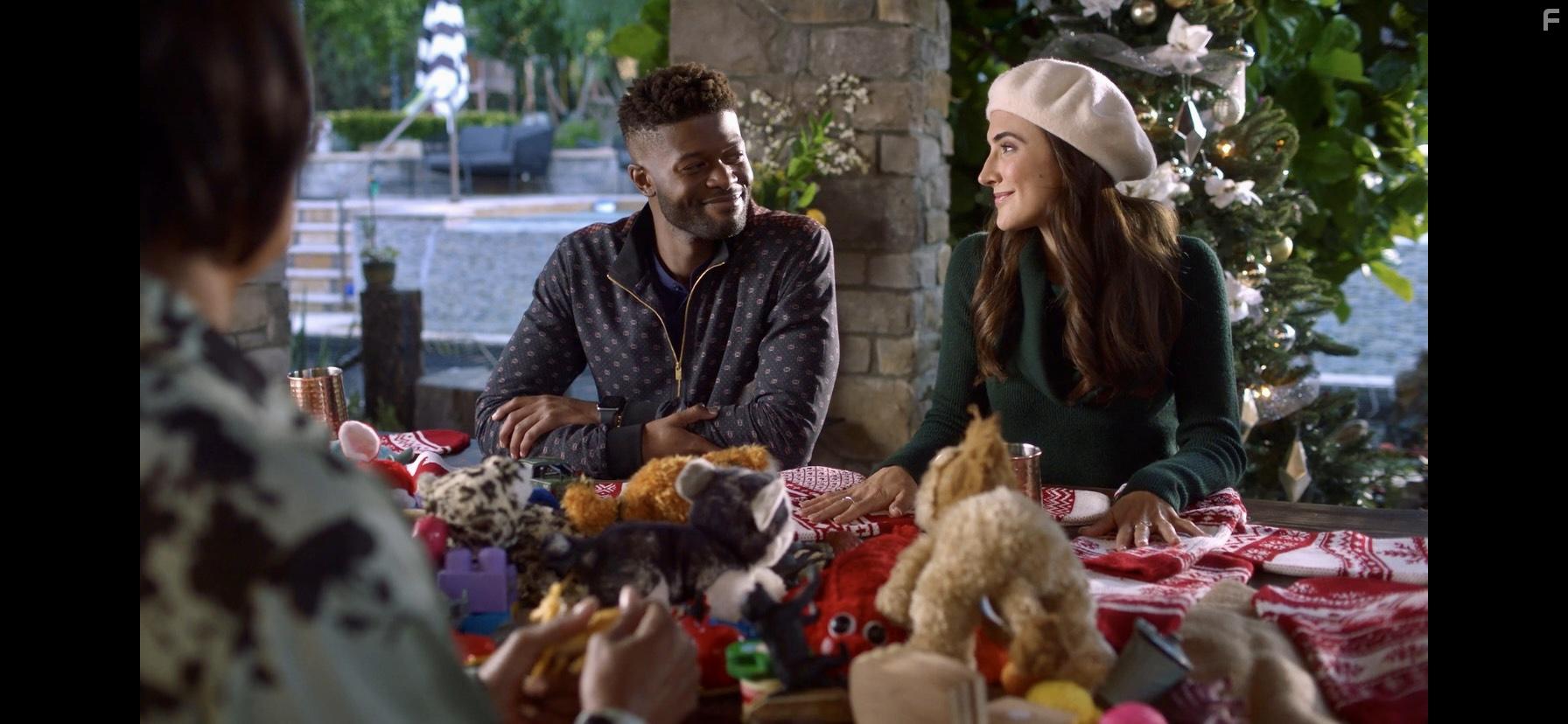 Michelle Argyris and Alonzo B. Slater in A Christmas Family Reunion (2021)