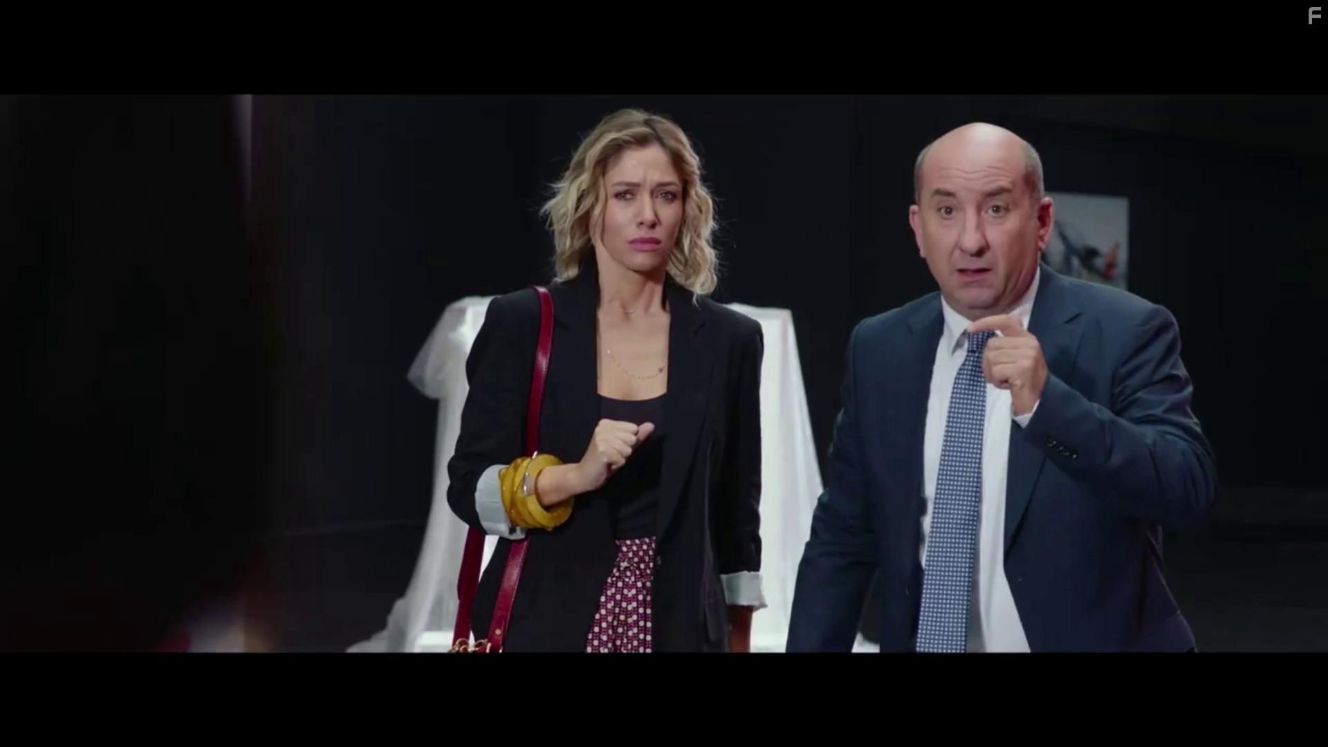 Antonio Albanese and Sarah Felberbaum in Come un gatto in tangenziale - Ritorno a Coccia di Morto (2021)