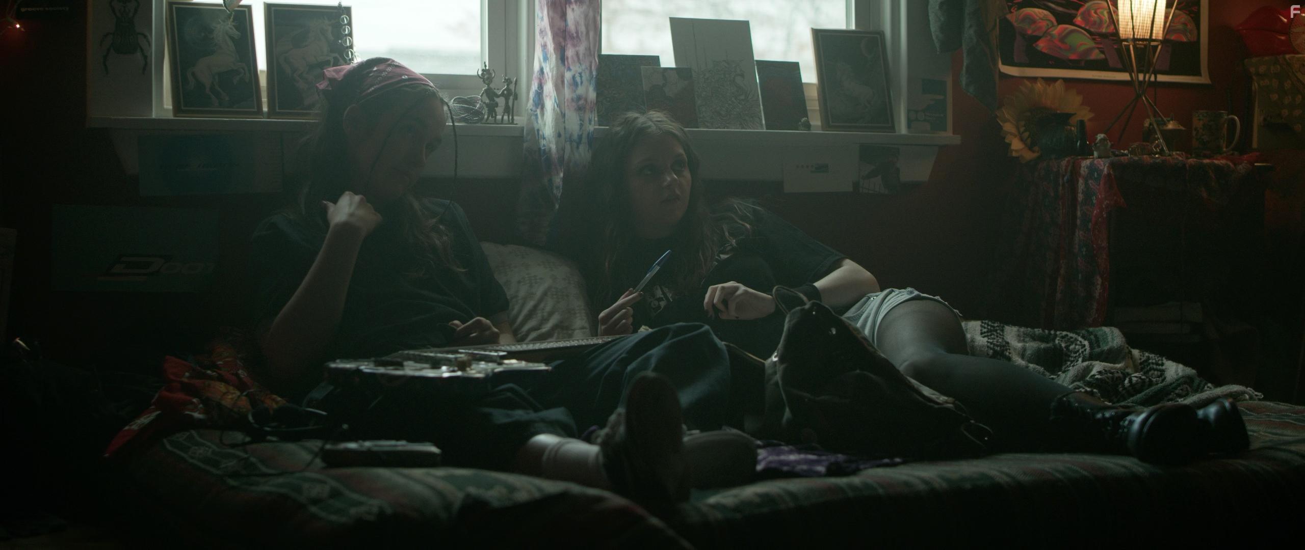 Jessica Clement and Alexandra McDonald in Night Blooms (2021)