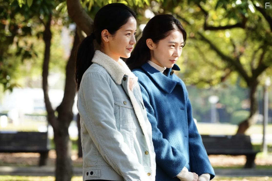 Yoo-rim Park and Sonia Yuan in Drive My Car (2021)