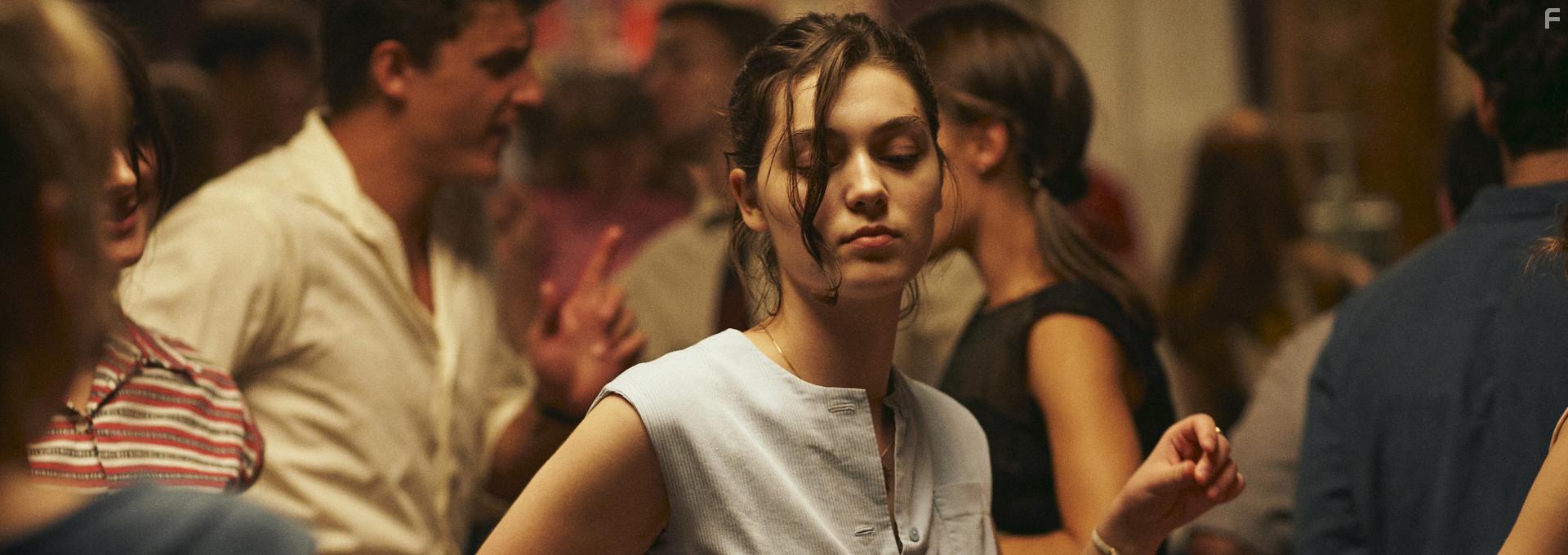 Anamaria Vartolomei in L'vnement (2021)