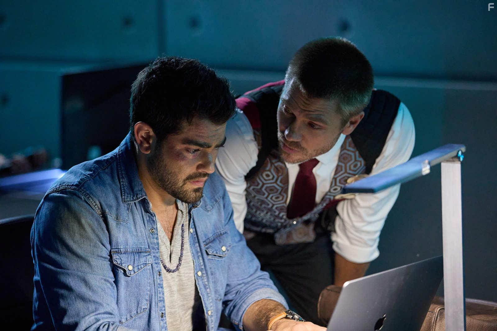 Jesse Metcalfe and Chad Michael Murray in Fortress (2021)