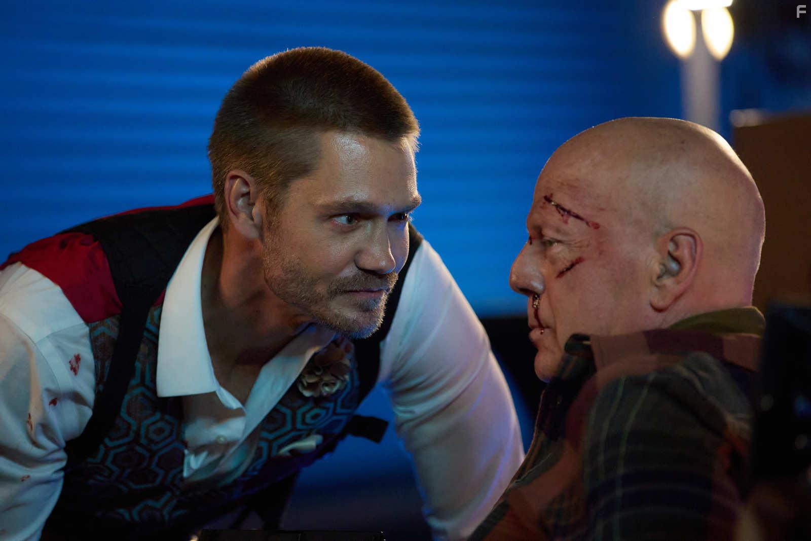 Bruce Willis and Chad Michael Murray in Fortress (2021)