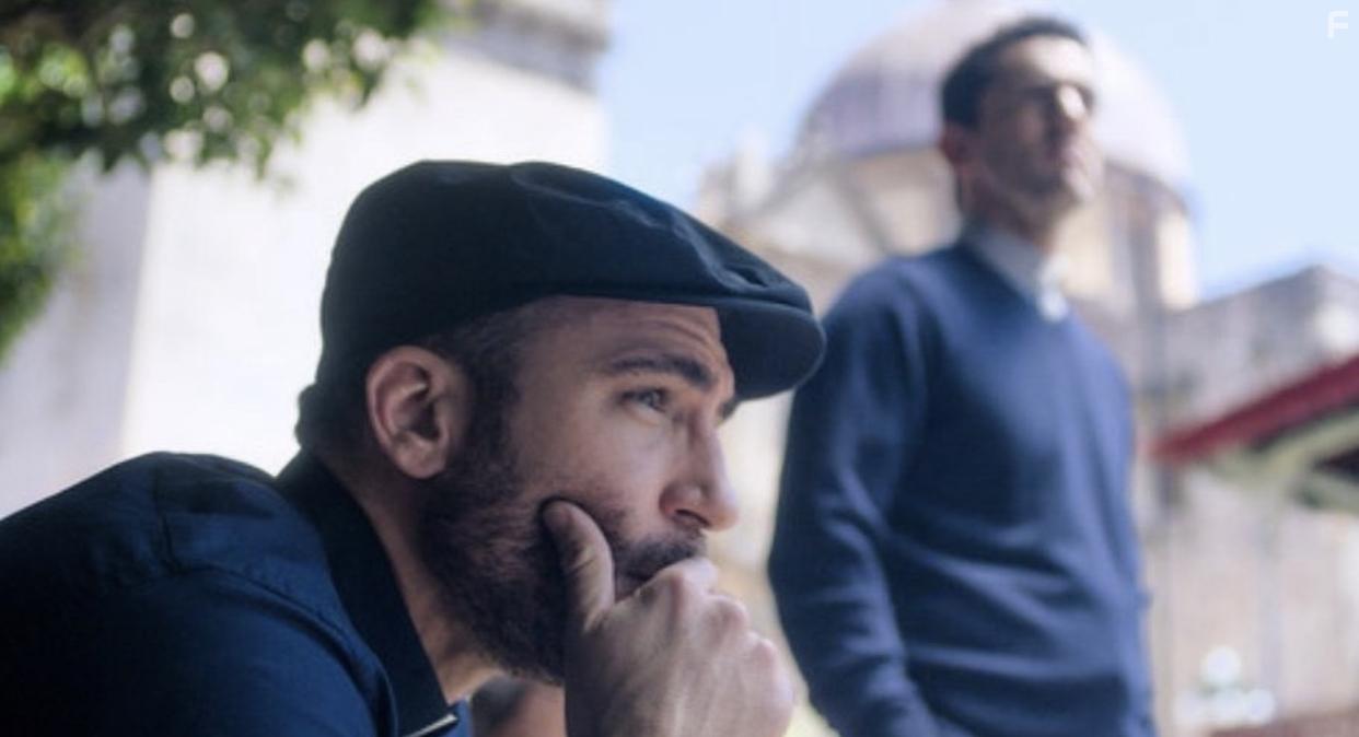 Luis Gerardo Mndez and Miguel ngel Silvestre in Los Enviados (2021)