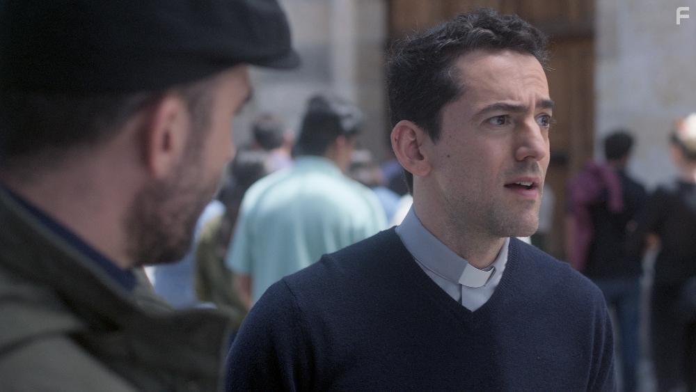 Luis Gerardo Mndez and Miguel ngel Silvestre in Los Enviados (2021)