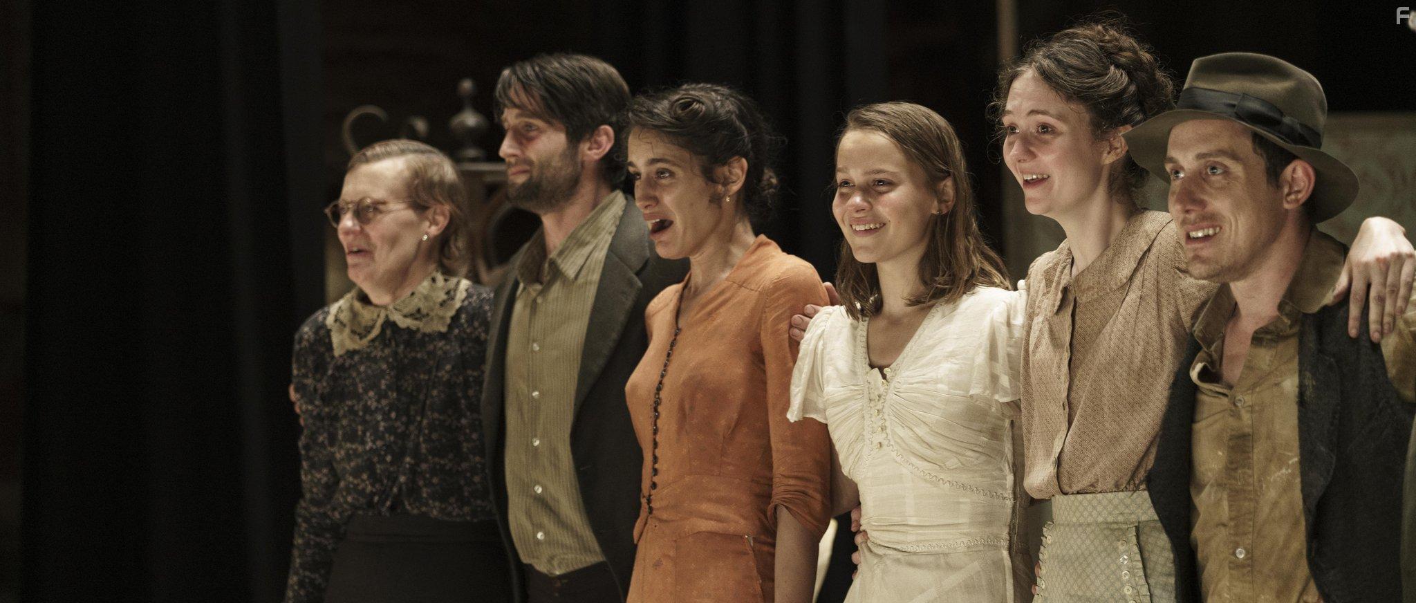 Anastasia Hille, Jack Roth, Mark Ryder, Freya Parks, Clara Rugaard, and Valentina Bell in Love Gets a Room (2021)