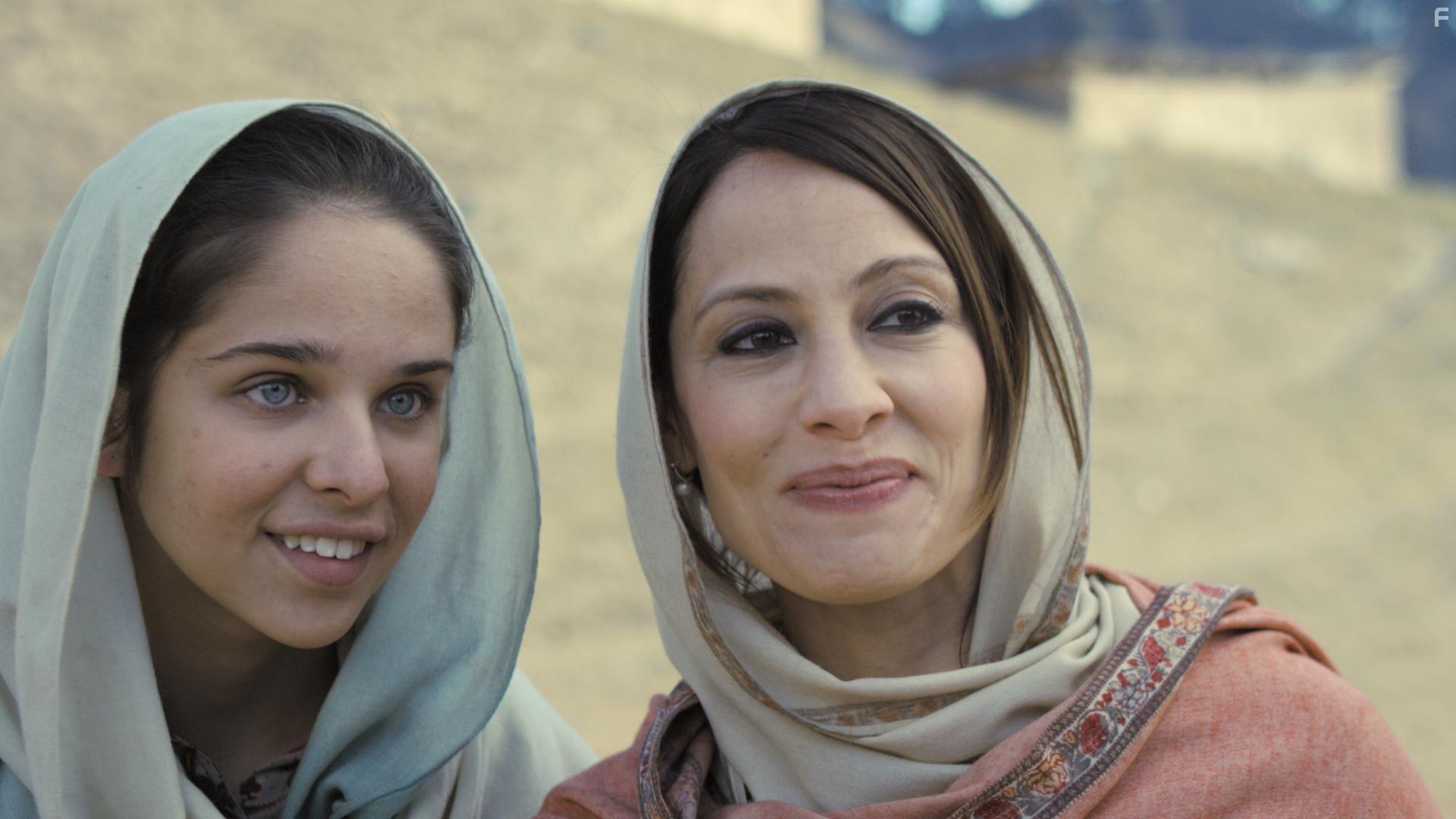 Natasha Mago and Zara La Peta Webb in No Fathers in Kashmir (2019)