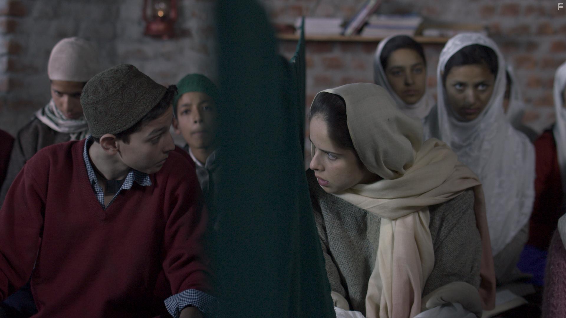 Zara La Peta Webb and Shivam Raina in No Fathers in Kashmir (2019)