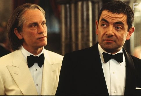 Rowan Atkinson and John Malkovich in Агент Джонни Инглиш (2003)
