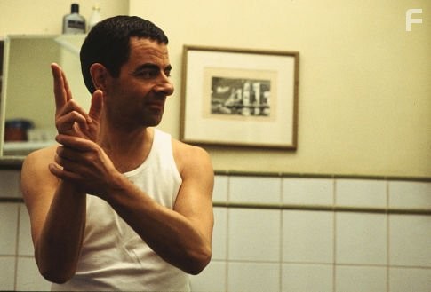 Rowan Atkinson in Агент Джонни Инглиш (2003)