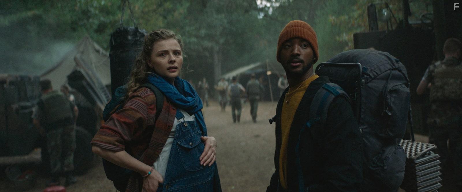 Chlo Grace Moretz and Algee Smith in Mother/Android (2021)