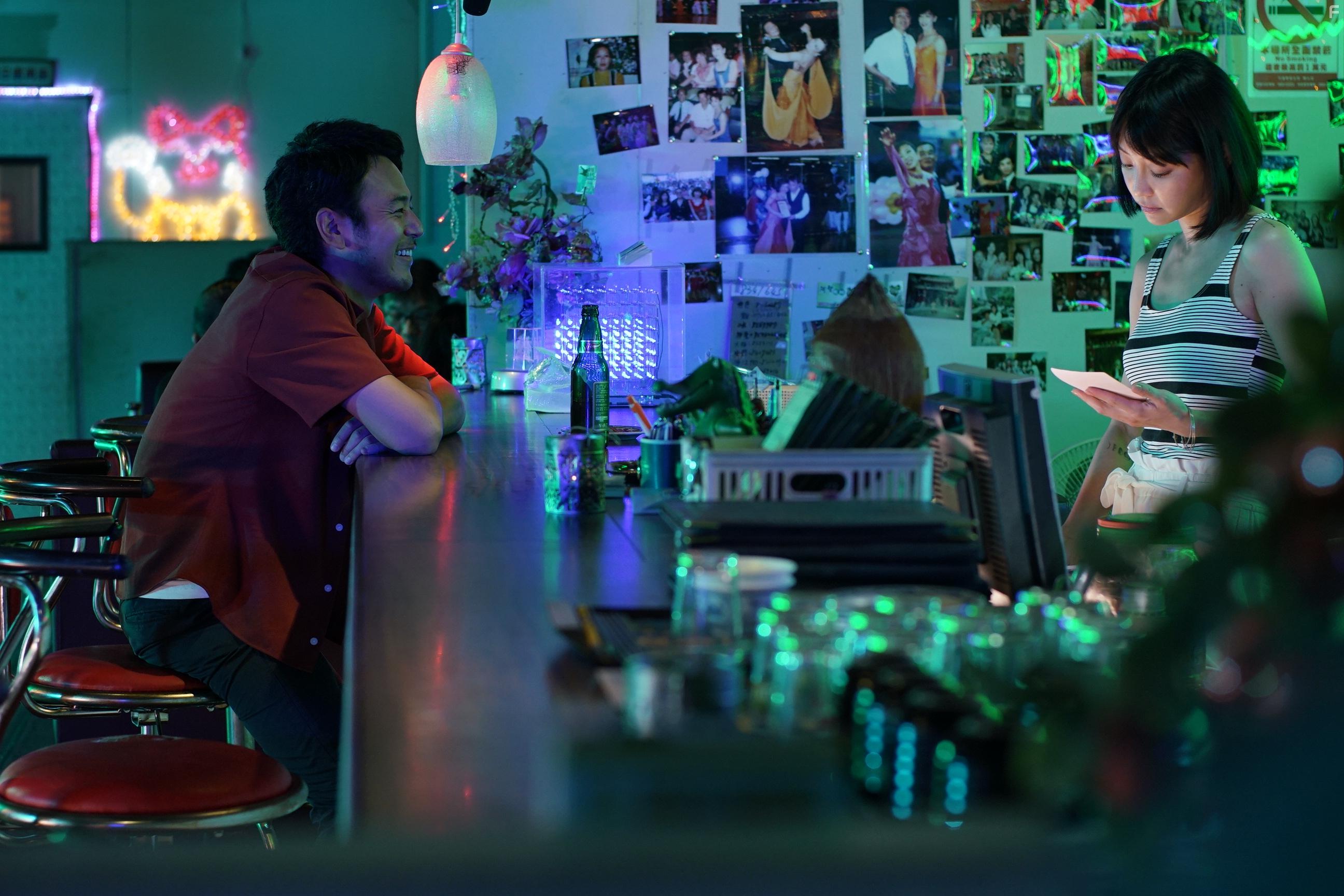 Satoshi Tsumabuki and Nikki Hsieh in Paradise Next (2019)