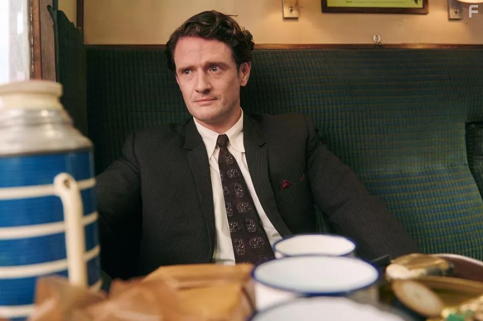 Cary Elwes in Last Train to Christmas (2021)