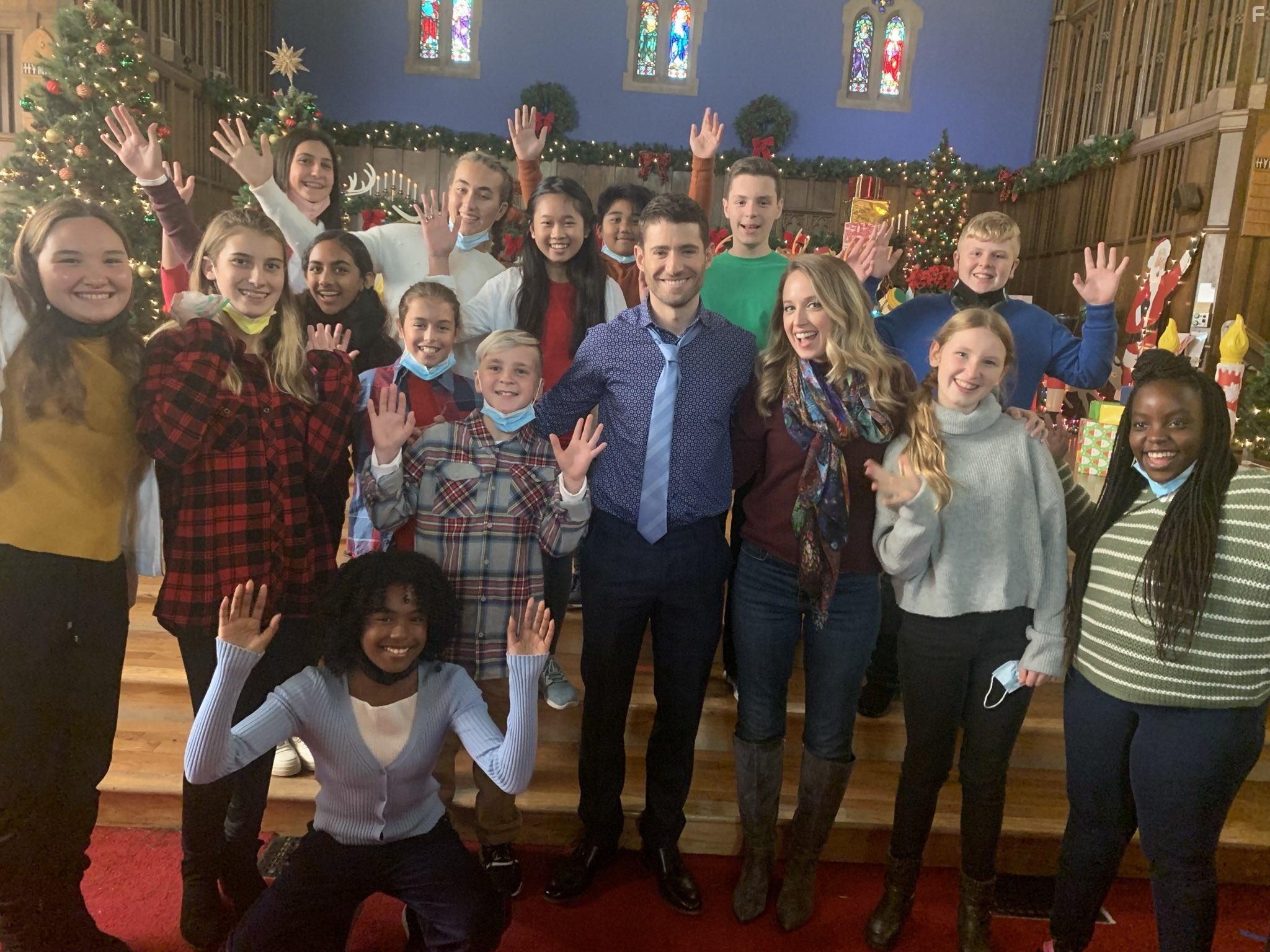 Julian Morris and Megan Park in A Royal Queens Christmas (2021)