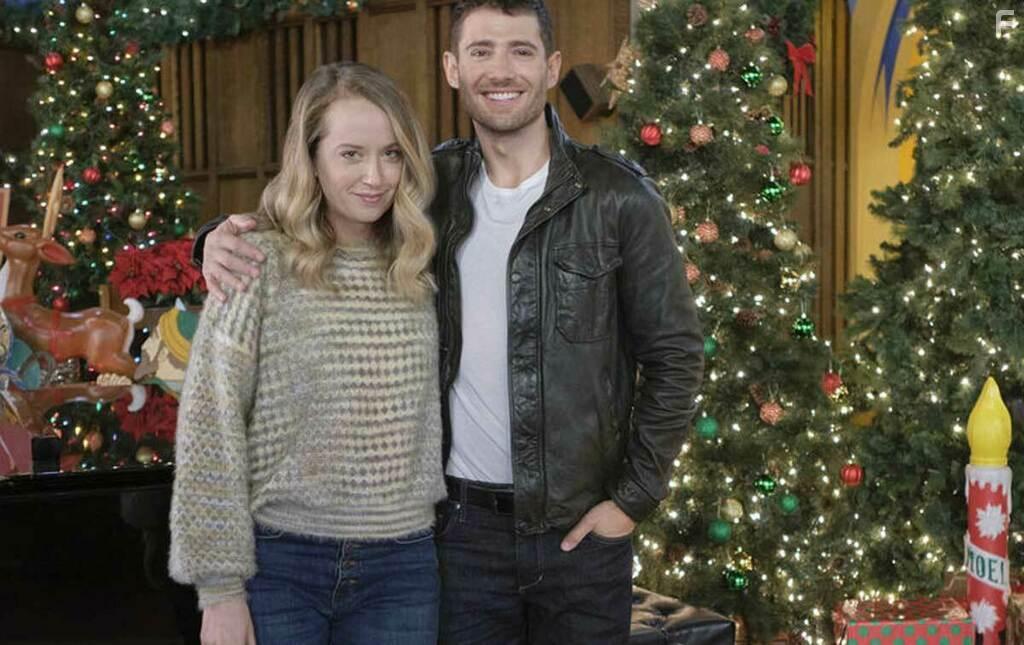 Julian Morris and Megan Park in A Royal Queens Christmas (2021)