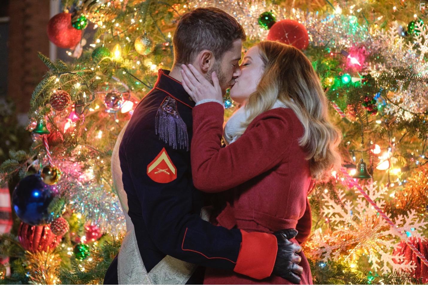 Julian Morris and Megan Park in A Royal Queens Christmas (2021)