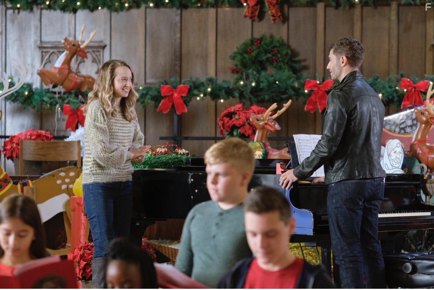 Julian Morris and Megan Park in A Royal Queens Christmas (2021)