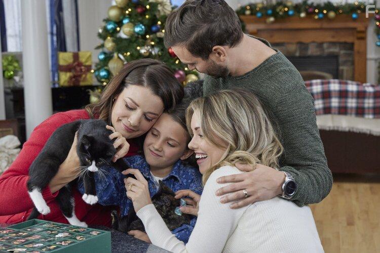 Linden McMillan, Carey Feehan, Kimberley Sustad, and Stephanie Bennett in The Nine Kittens of Christmas (2021)