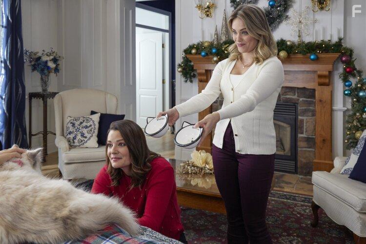 Kimberley Sustad and Stephanie Bennett in The Nine Kittens of Christmas (2021)