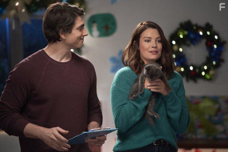 Brandon Routh and Kimberley Sustad in The Nine Kittens of Christmas (2021)