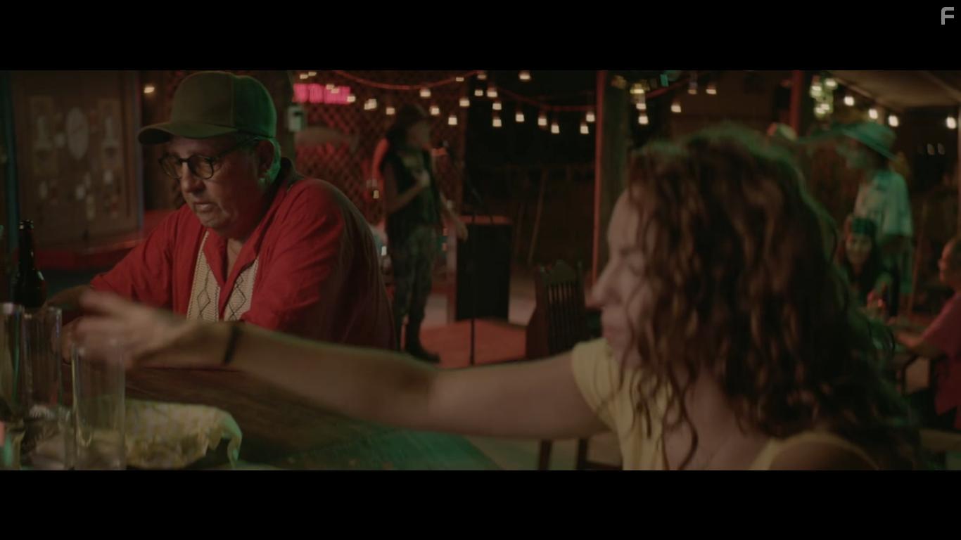 Brbara Mori and Dana P. Dimon in T eres mi problema (2021)