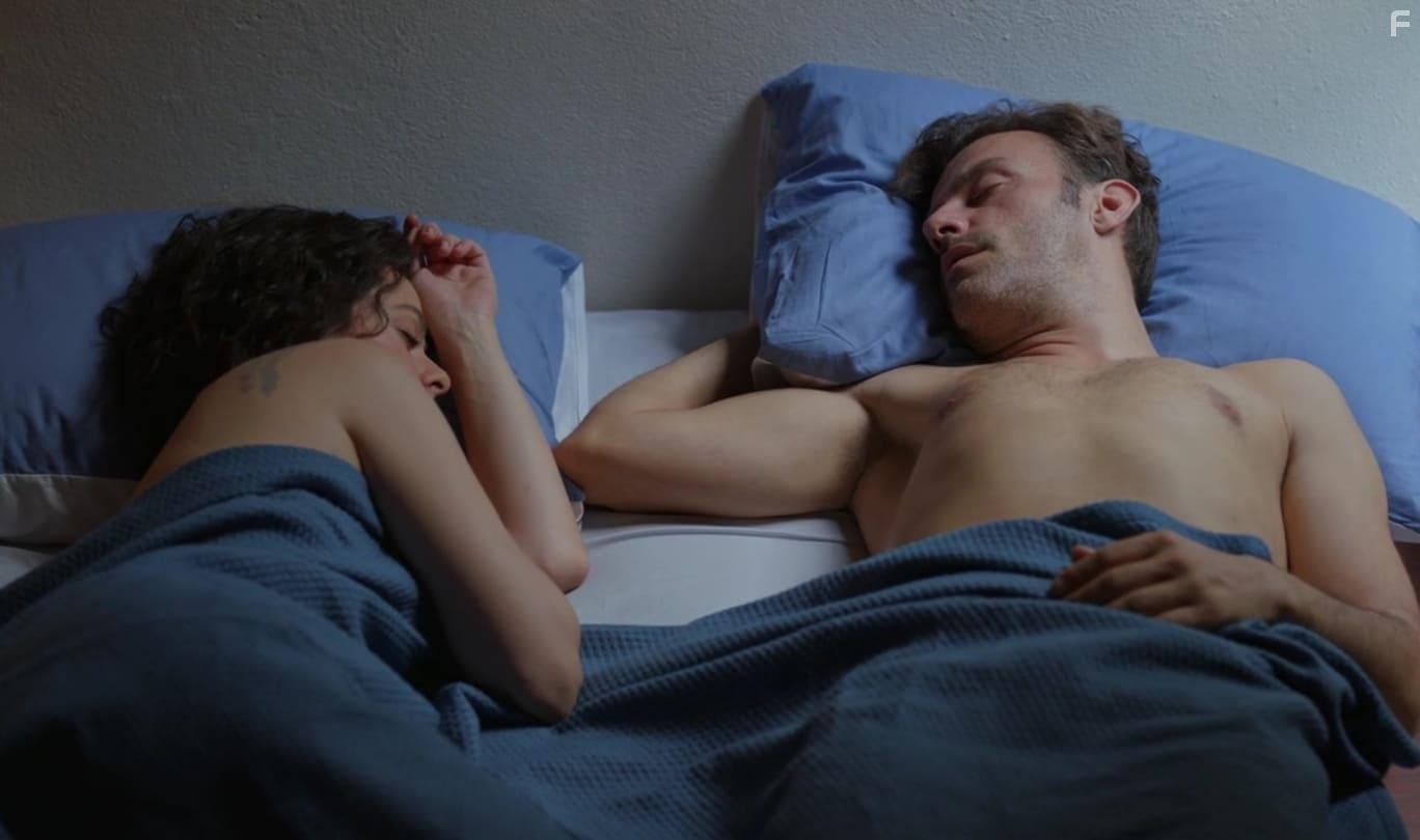 Salih Bademci and zge zpirinci in Ilk Ve Son (2021)