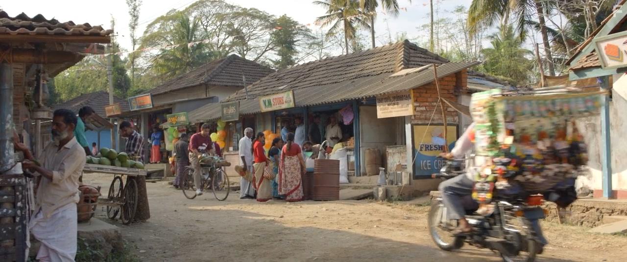 Minnal Murali (2021)