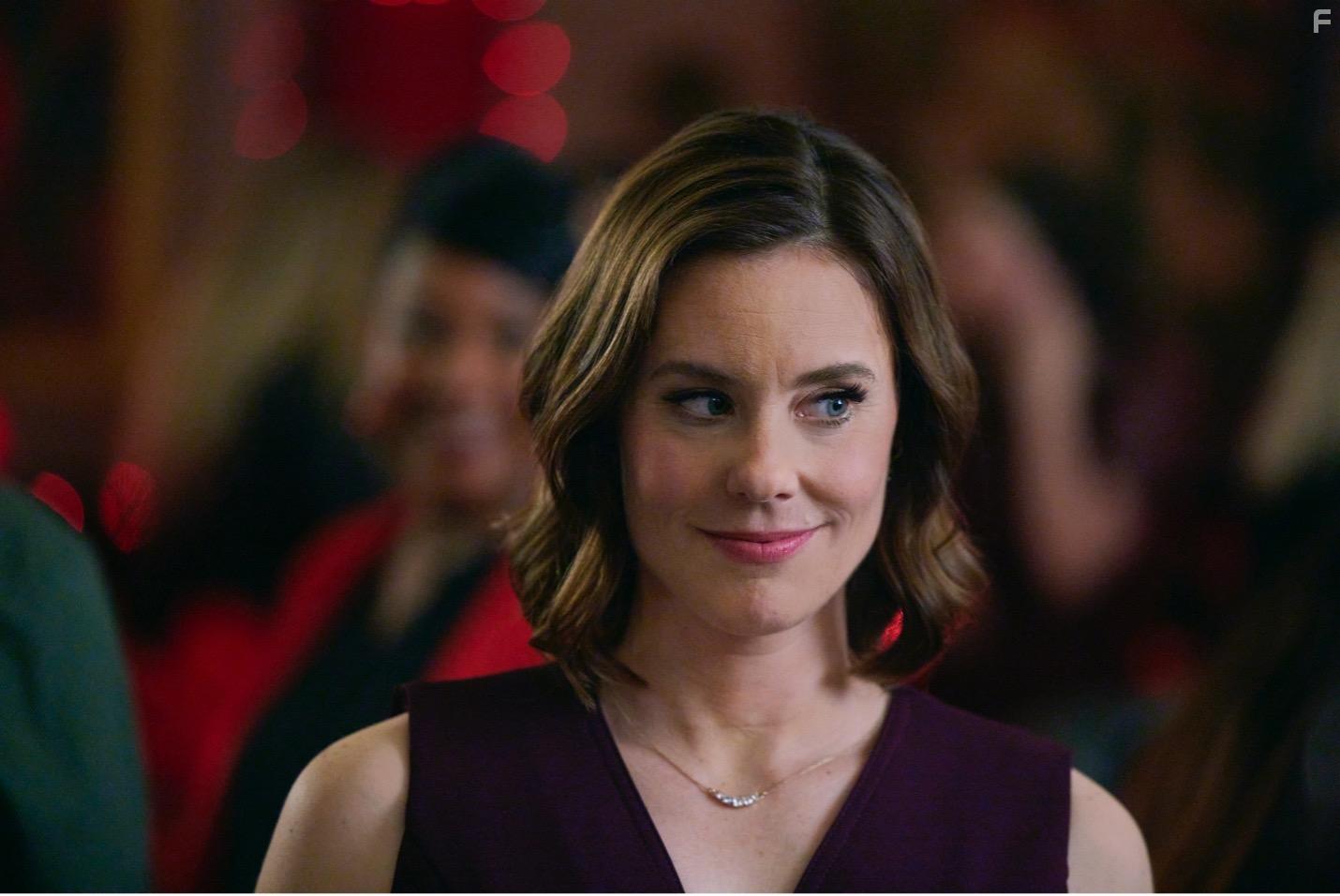 Ashley Williams in Sister Swap: Christmas in the City (2021)