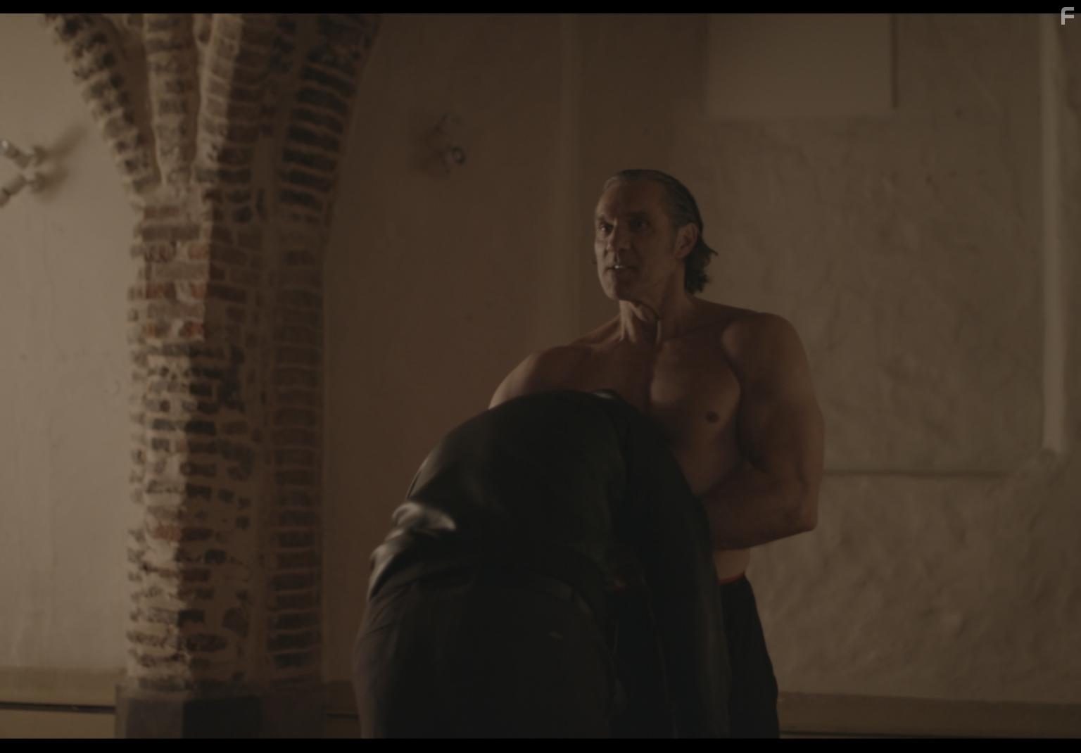 Gary Daniels and Pasquale Parisi in The Gardener (2021)