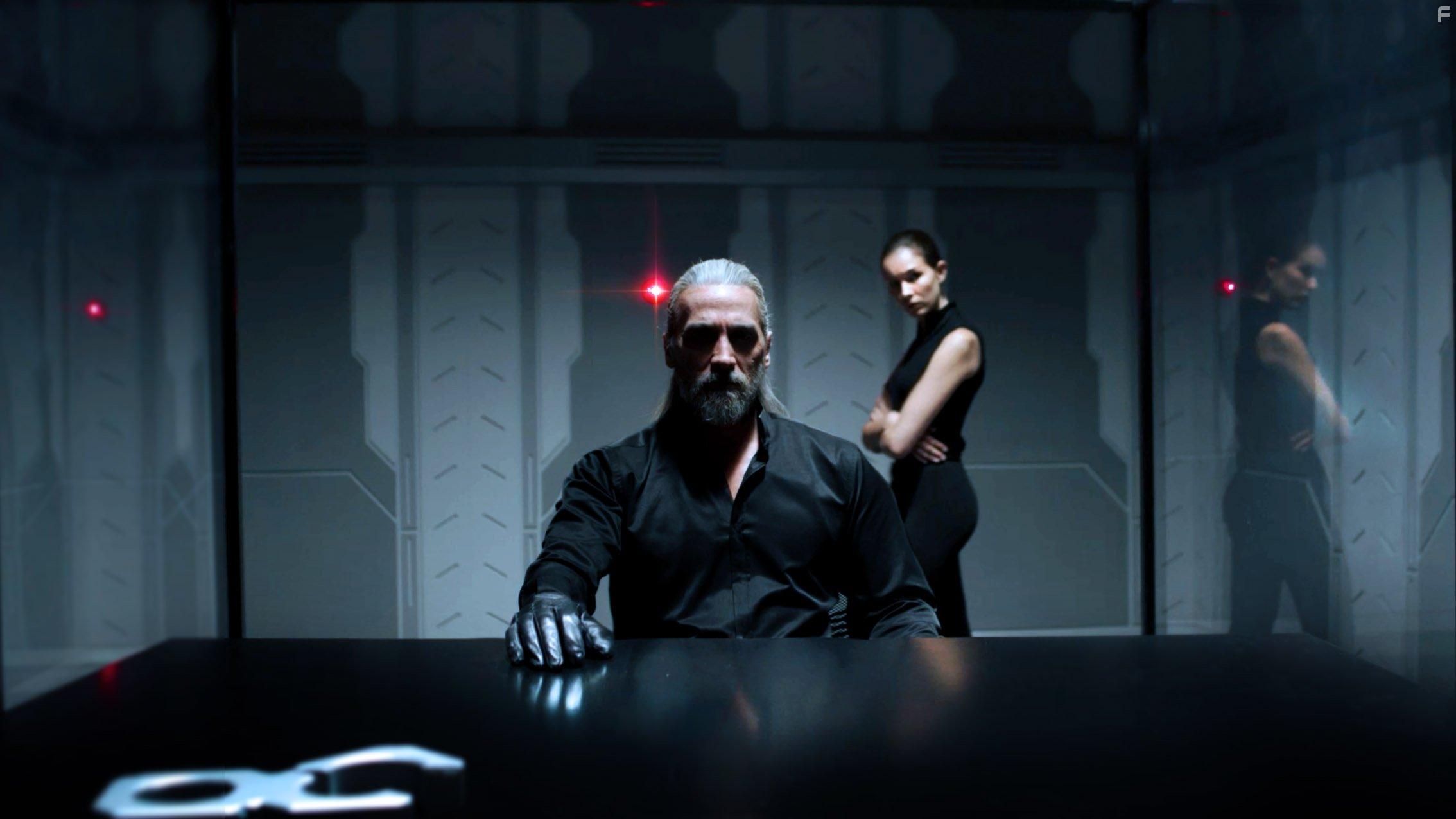 Murat Arkin and Tugba Sunguroglu in Br 2039 (2021)