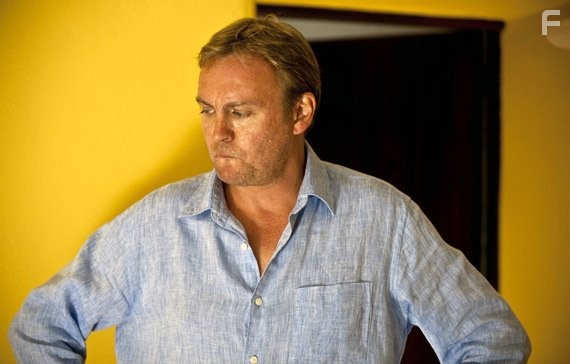 Philip Glenister in Бешеные псы (2011)