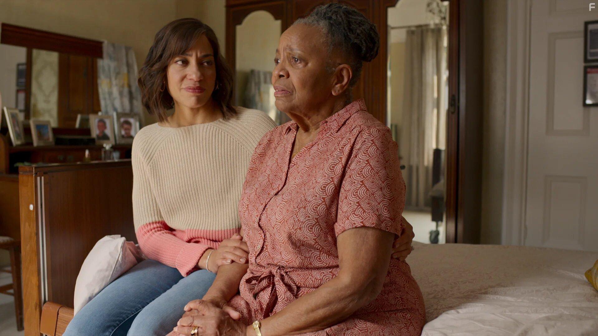 Cush Jumbo in Stay Close: Episode #1.8 (2021)