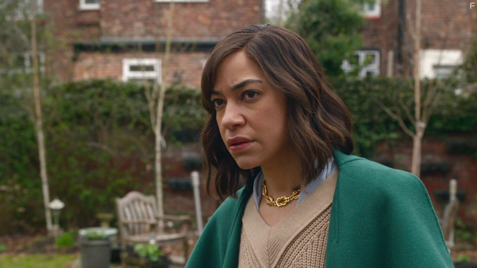 Cush Jumbo in Stay Close: Episode #1.1 (2021)