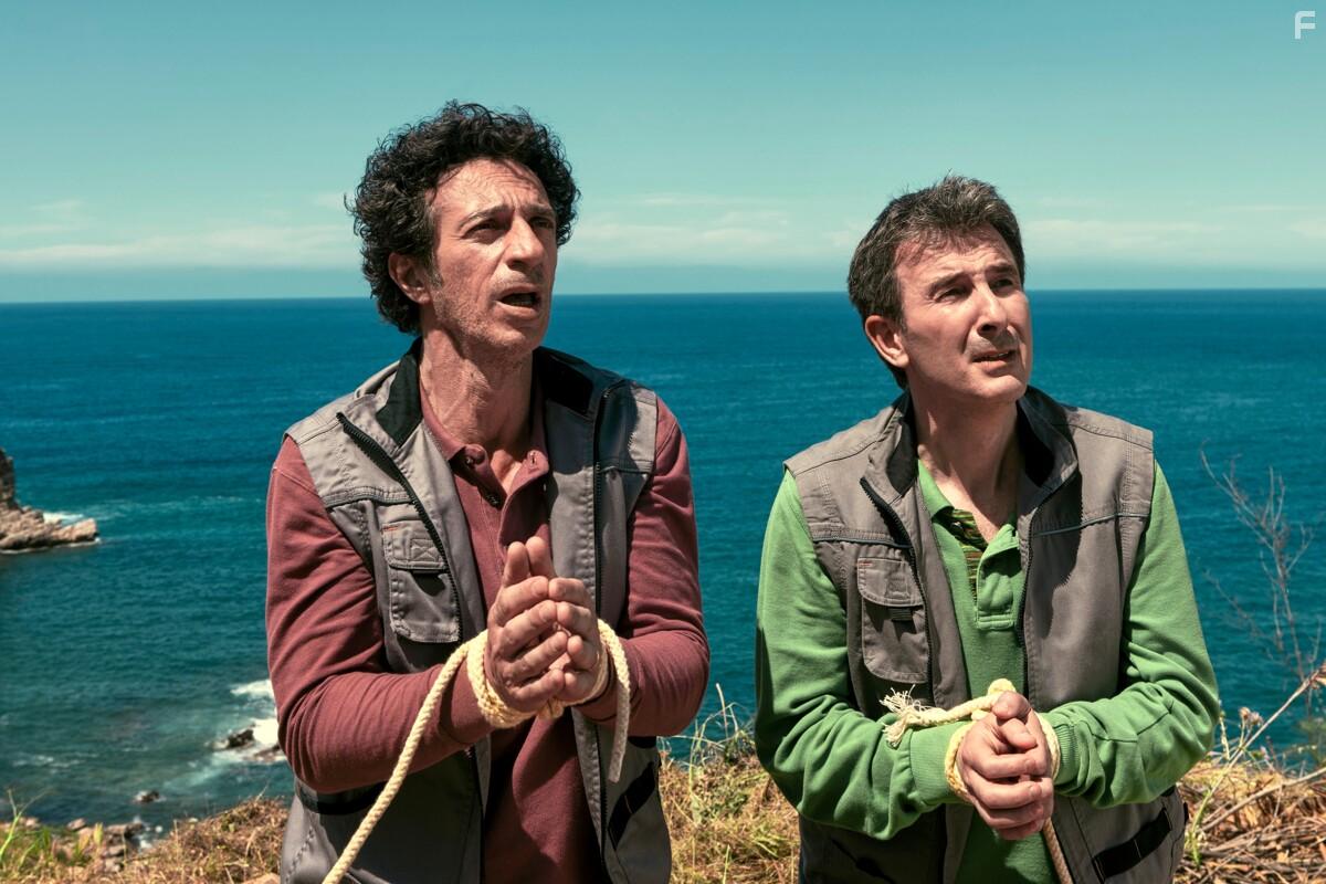 Salvatore Ficarra and Valentino Picone in Incastrati (2022)