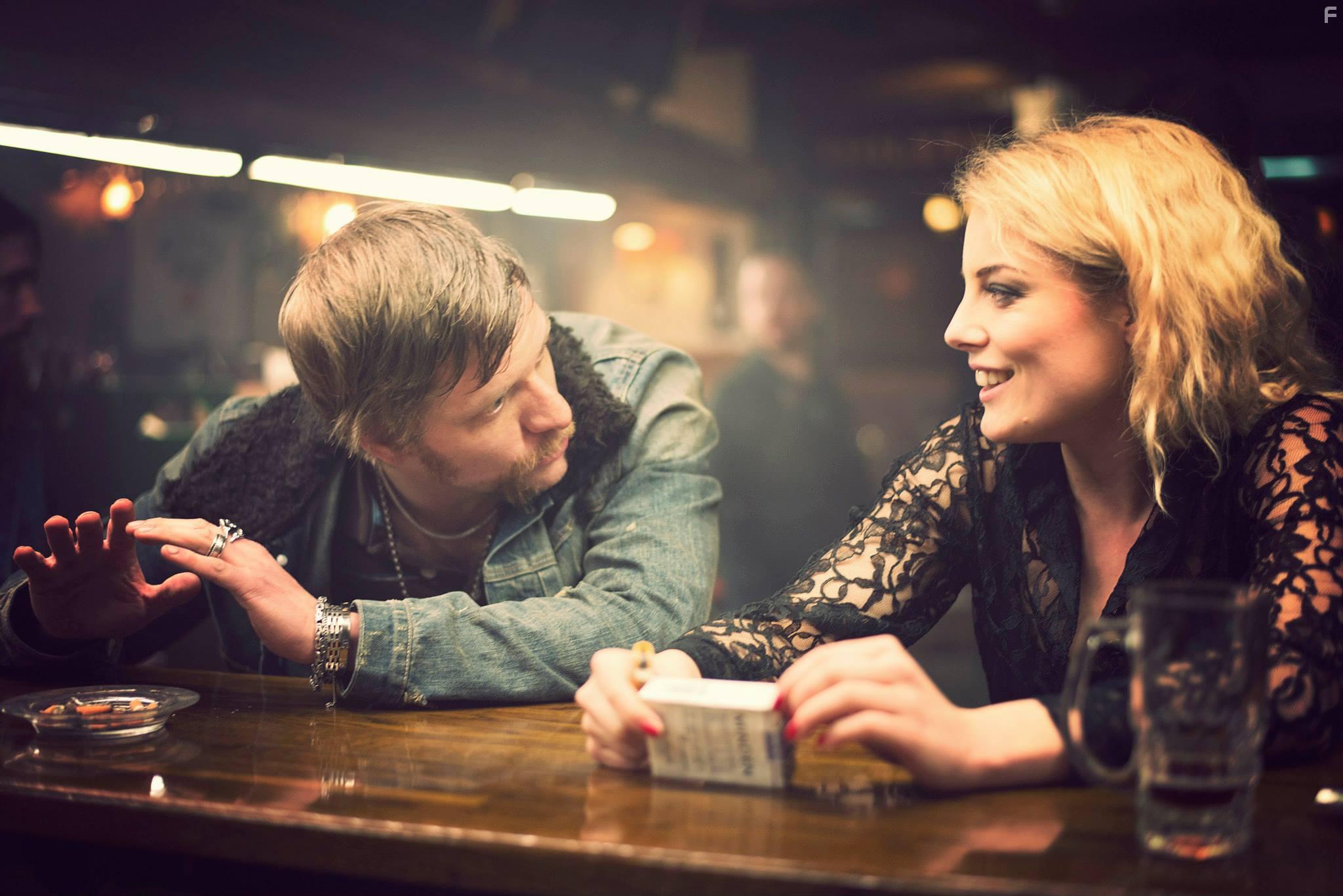 Erik Bolin and Ida Engvoll in Vitt skrp (2021)