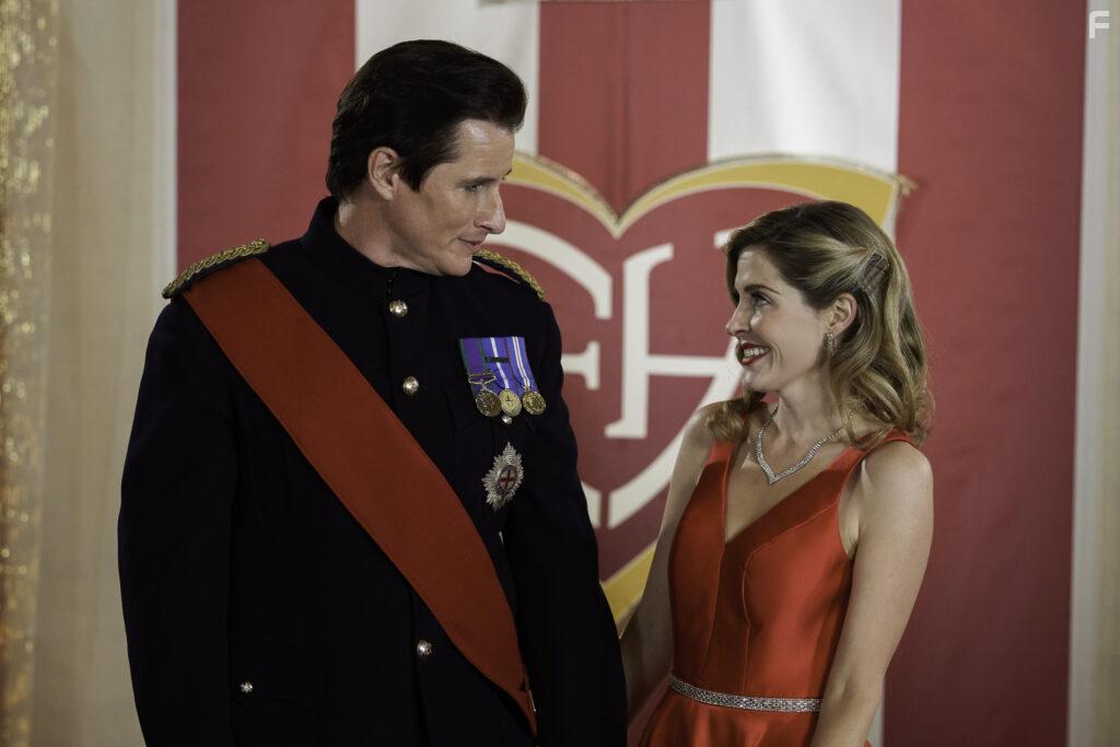 Brendan Fehr and Jen Lilley in Royally Wrapped for Christmas (2021)