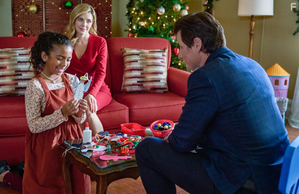 Brendan Fehr, Jen Lilley, and Delia Lisette Chambers in Royally Wrapped for Christmas (2021)