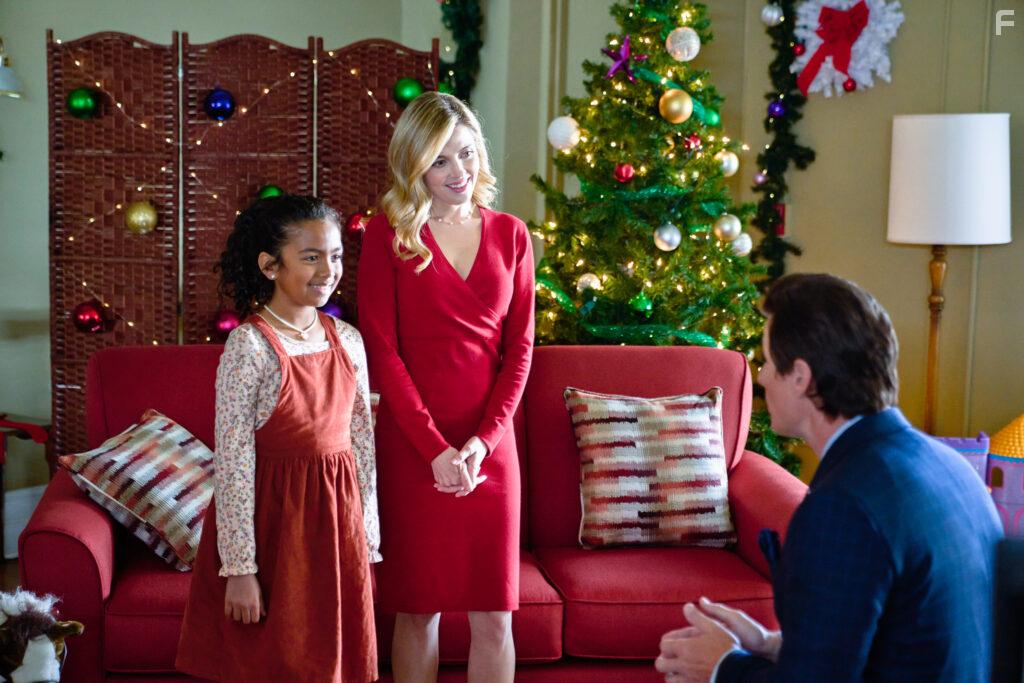 Brendan Fehr, Jen Lilley, and Delia Lisette Chambers in Royally Wrapped for Christmas (2021)