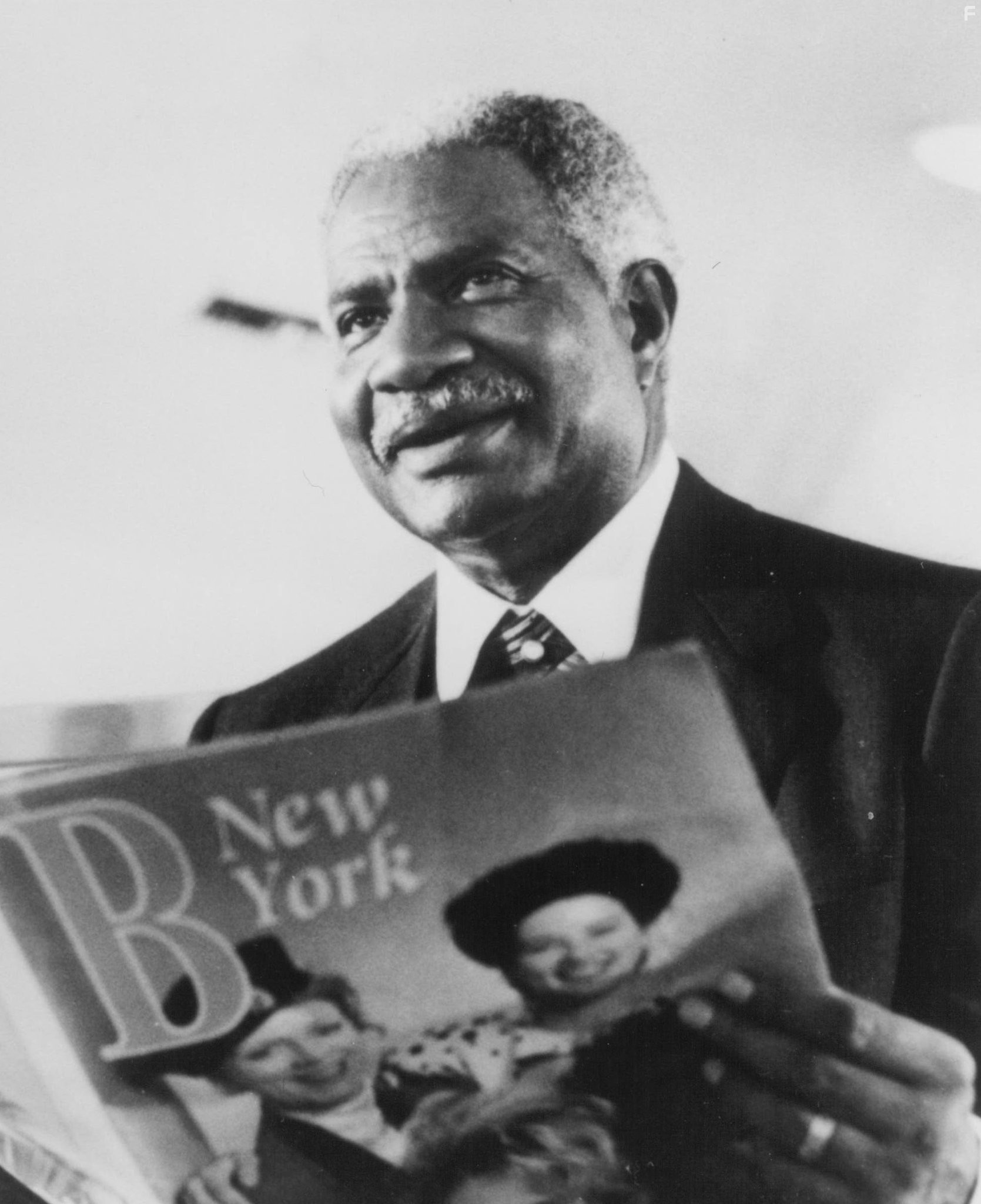 Ossie Davis in Джо против вулкана (1990)