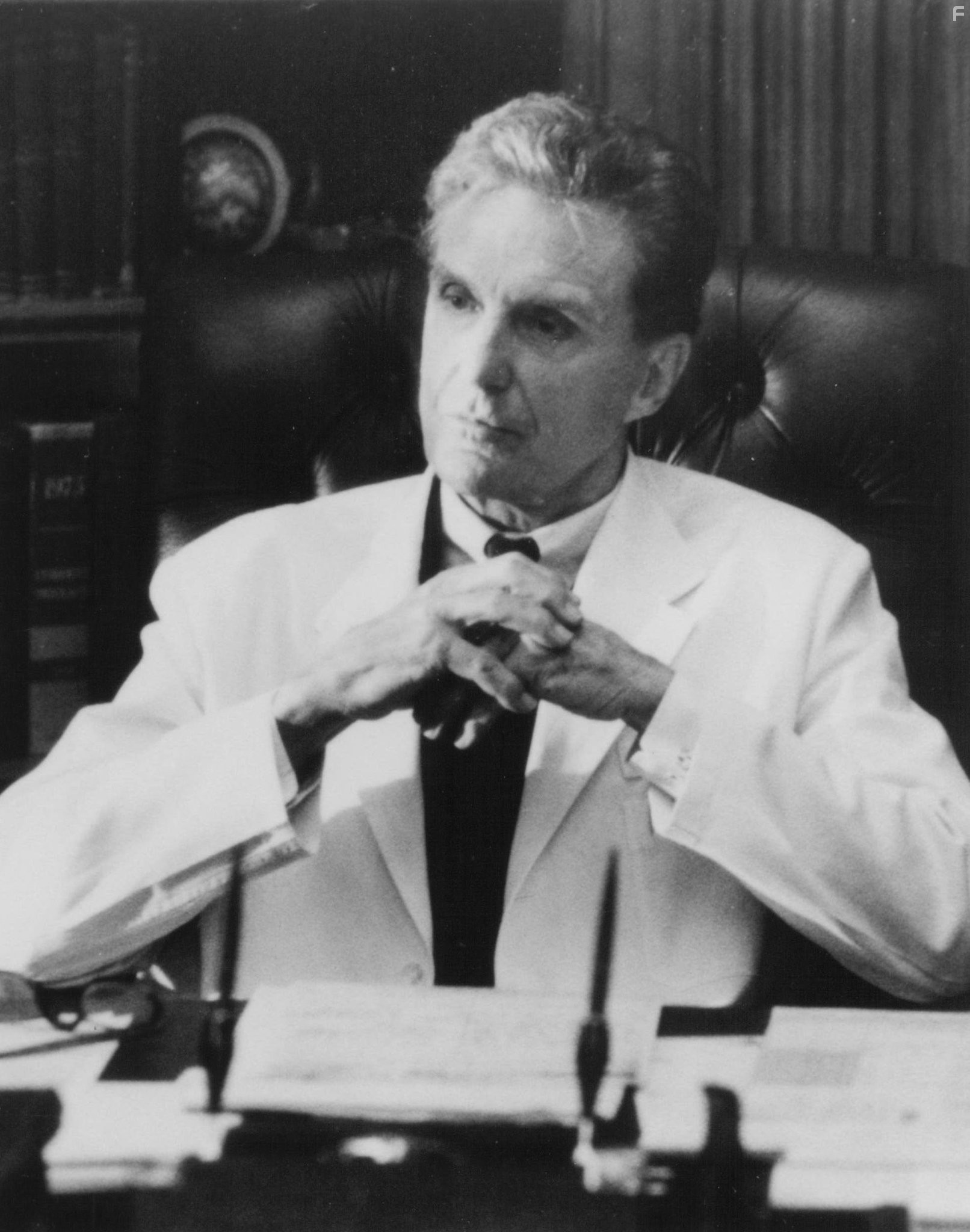 Robert Stack in Джо против вулкана (1990)