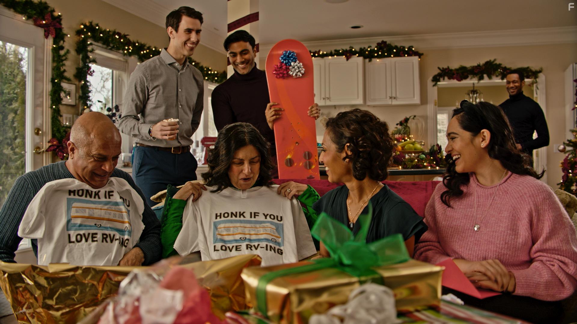 Dion Johnstone, Rekha Sharma, Manoj Sood, Nimet Kanji, Riun Garner, Aadila Dosani, and Praneet Akilla in Baking Spirits Bright (2021)