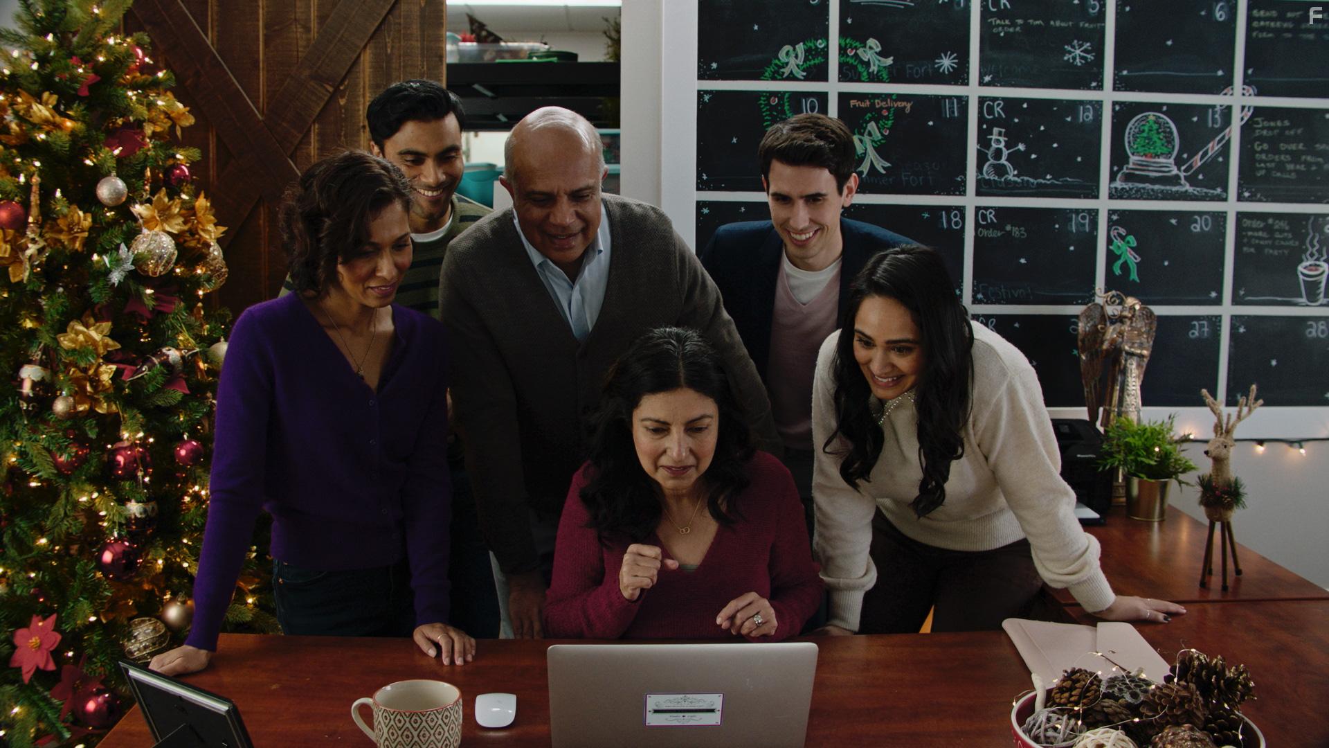 Rekha Sharma, Manoj Sood, Nimet Kanji, Riun Garner, Aadila Dosani, and Praneet Akilla in Baking Spirits Bright (2021)