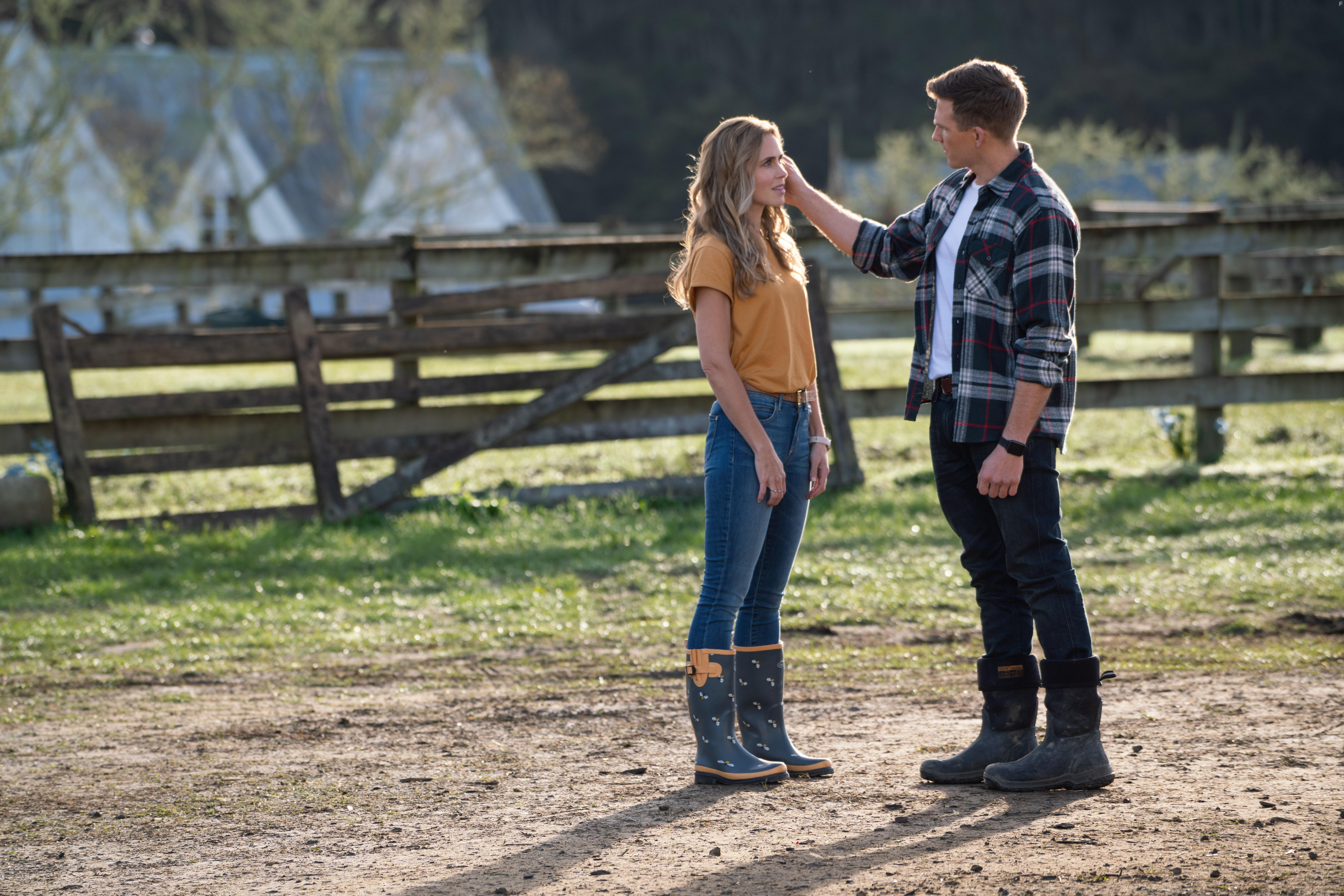 Anna Hutchison and Simon Arblaster in A Love Yarn (2021)