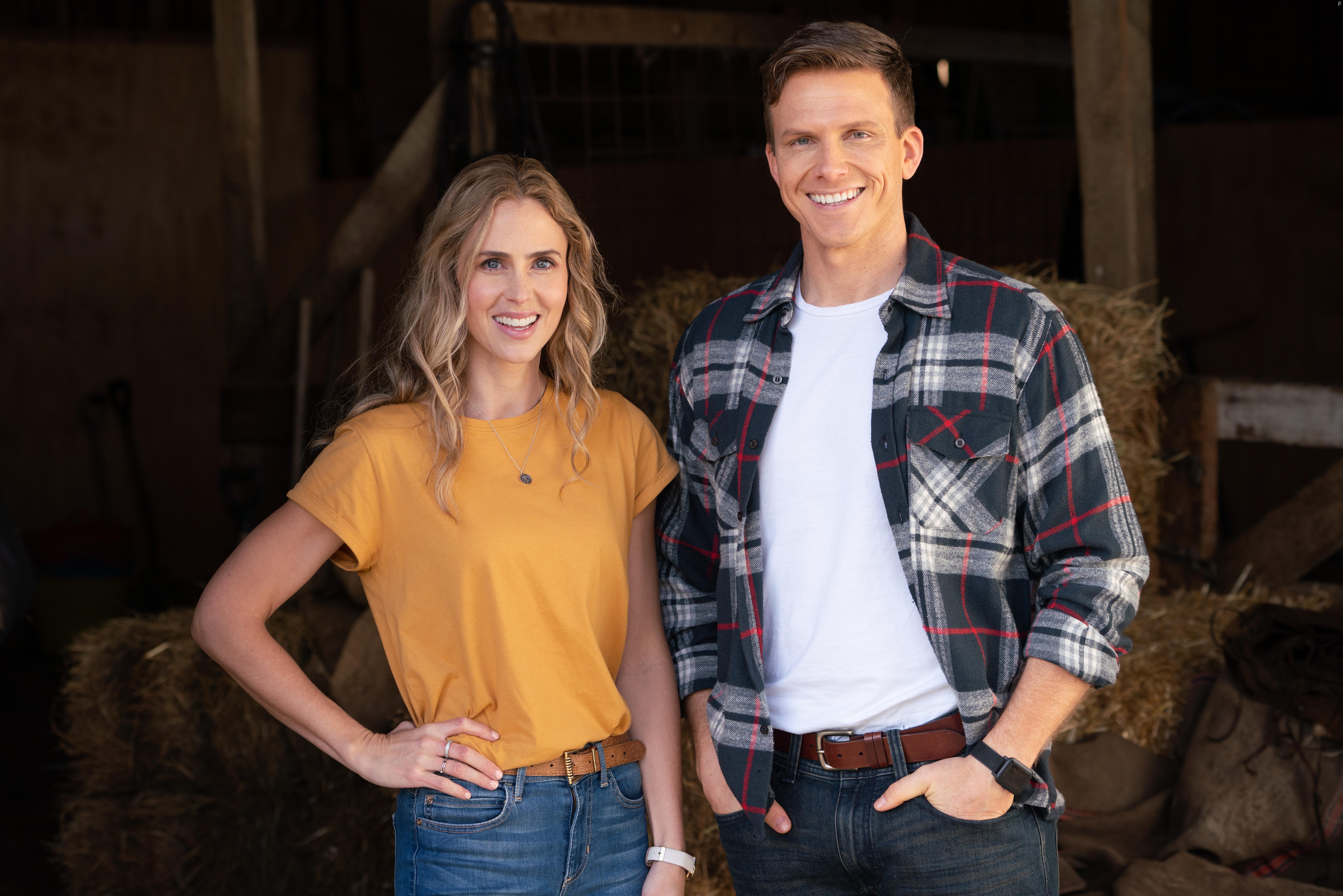 Anna Hutchison and Simon Arblaster in A Love Yarn (2021)
