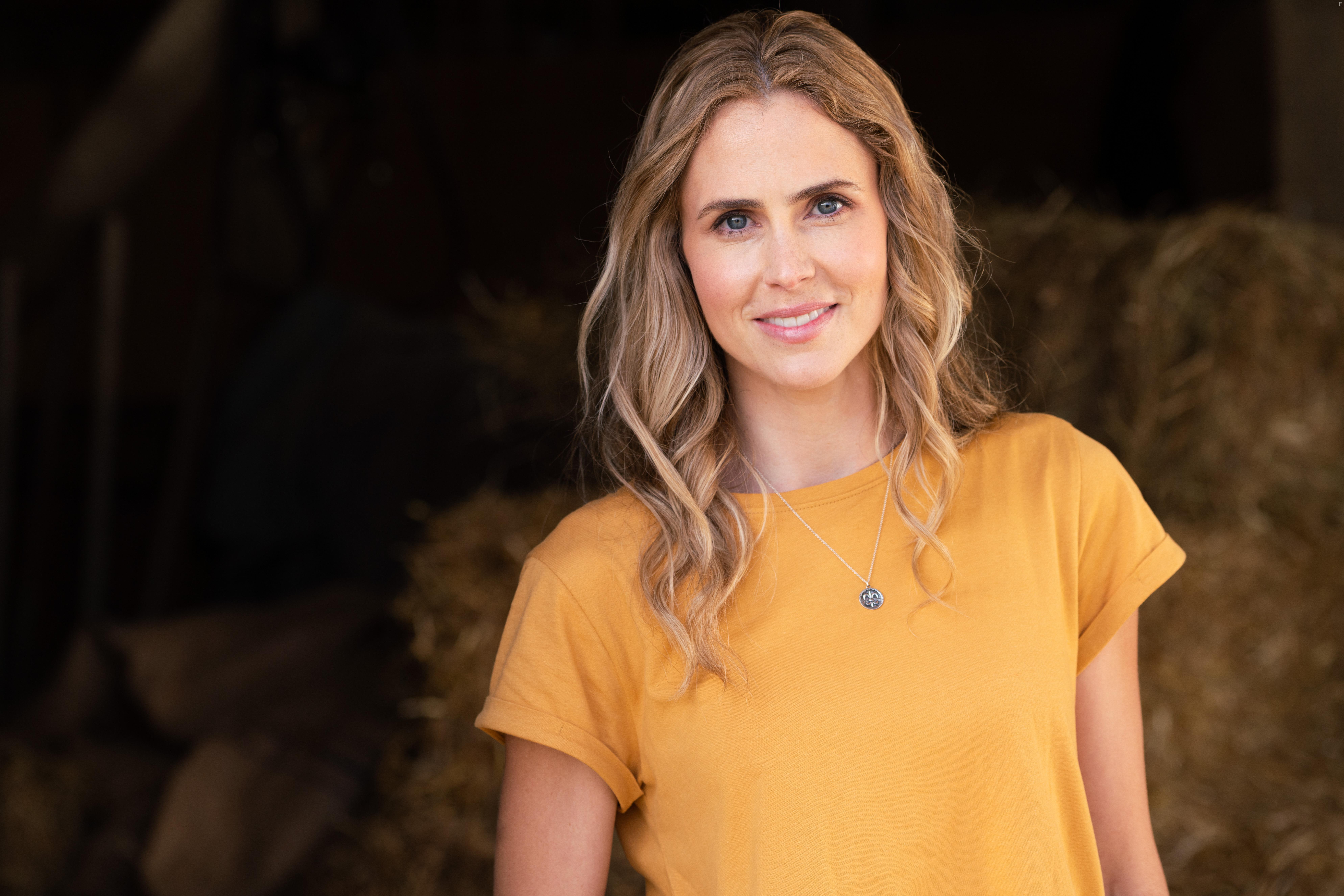 Anna Hutchison in A Love Yarn (2021)