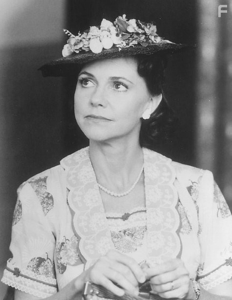 Sally Field in Форрест Гамп (1994)